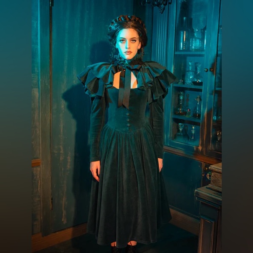 La Femme En Noir Crimson Peak NWT